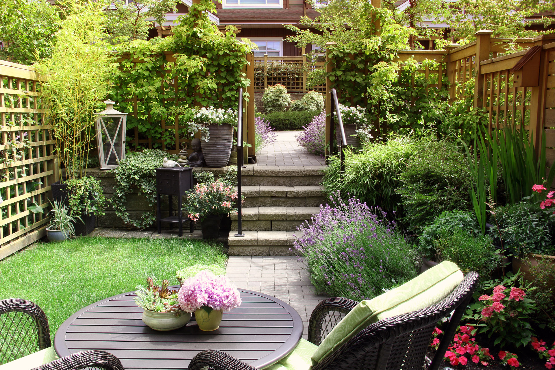 Gemütliche Sitzecke im Garten